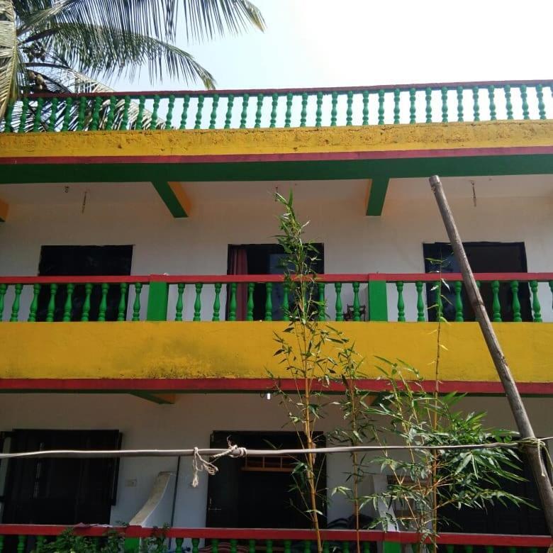Rasta Mansion Beach Hostel And Rooms Arambol Buitenkant foto